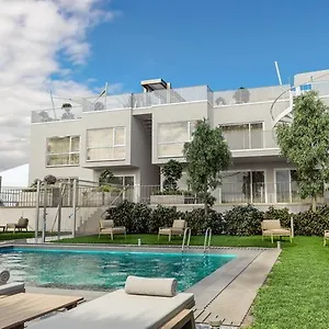 Balcony/pool/free Parking Garage Apartment