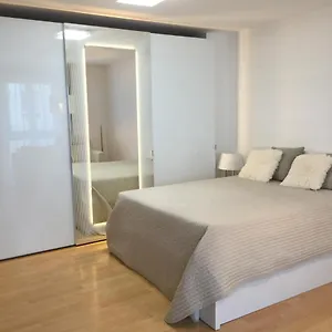 No Smoking, Cozy In Top Location 15 Min To Center Apartment