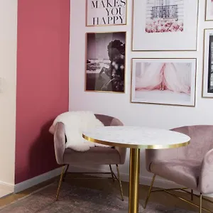 Hideaways - Nikolai Homes Apartment