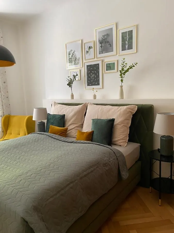 Big Vintage Style Flat Near Schonbrunn Apartment Vienna