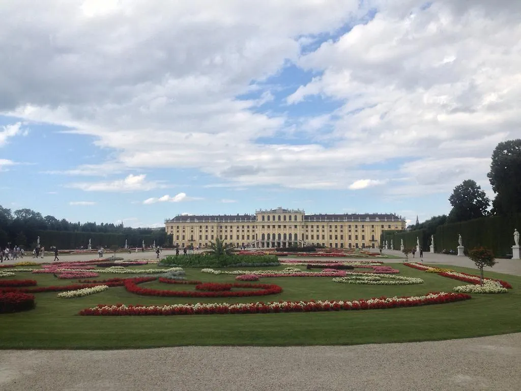 Big Vintage Style Flat Near Schonbrunn Apartment Vienna