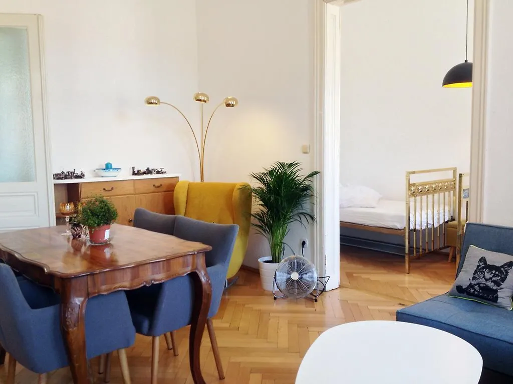 Big Vintage Style Flat Near Schonbrunn Apartment Vienna Austria