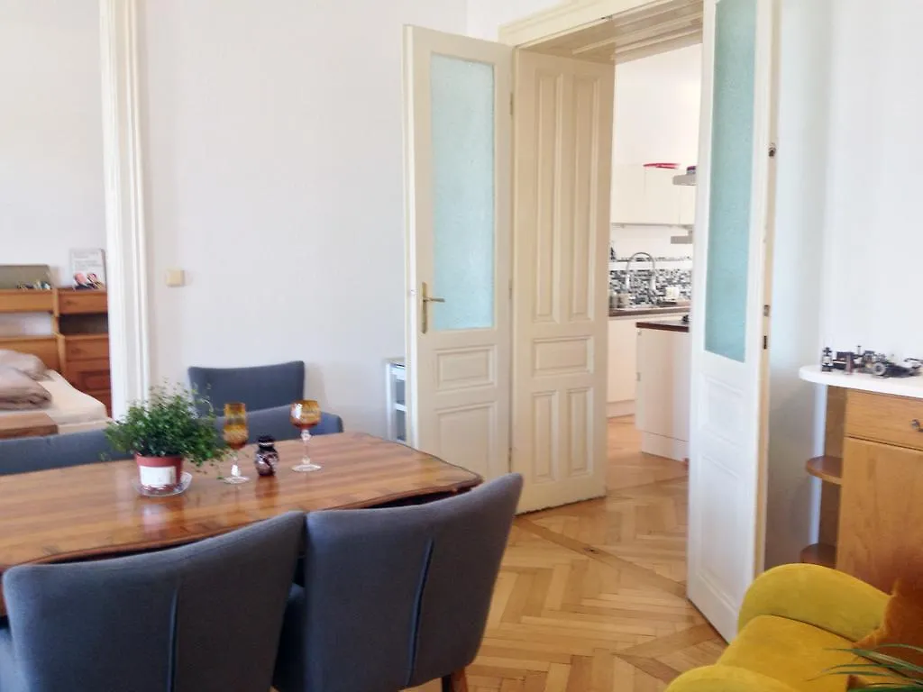 Big Vintage Style Flat Near Schonbrunn Apartment Vienna Austria