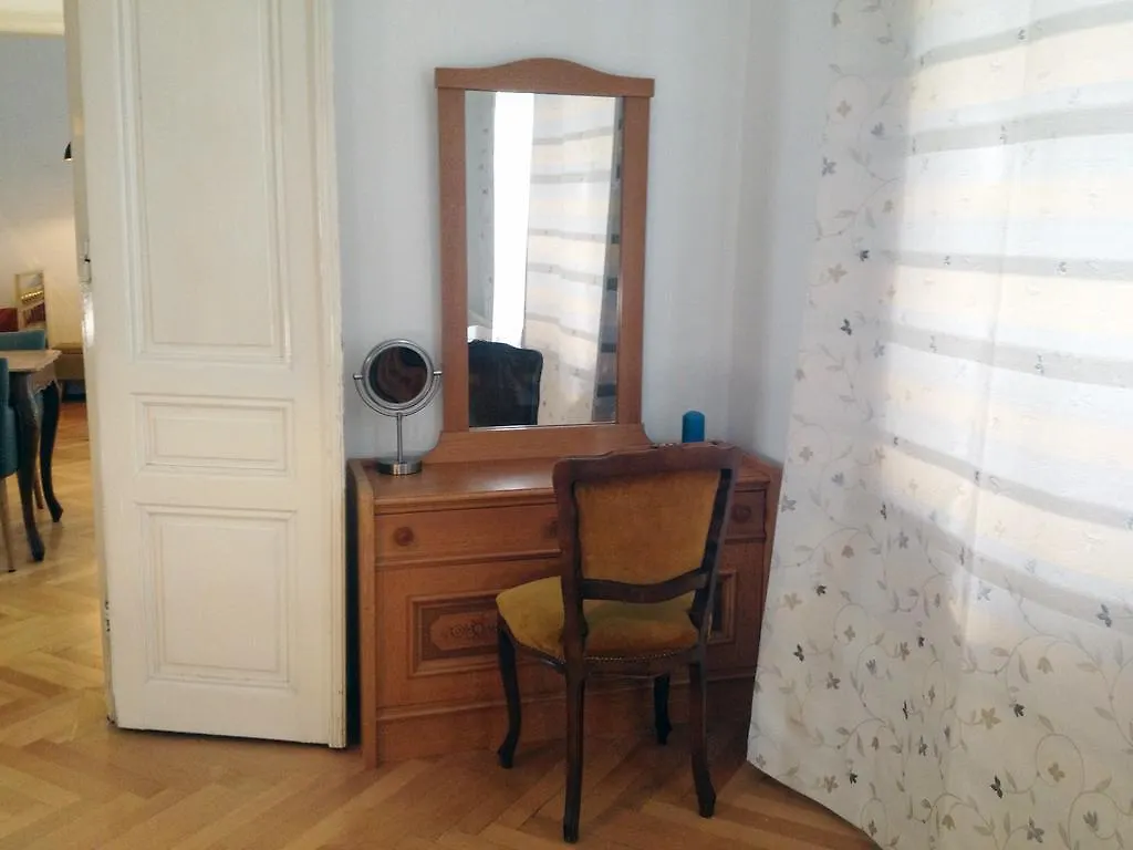 Big Vintage Style Flat Near Schonbrunn Apartment Vienna